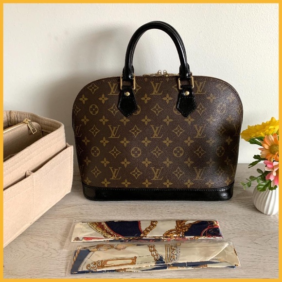 Louis Vuitton Handbags - Authentic Louis Vuitton Alma pm❤️